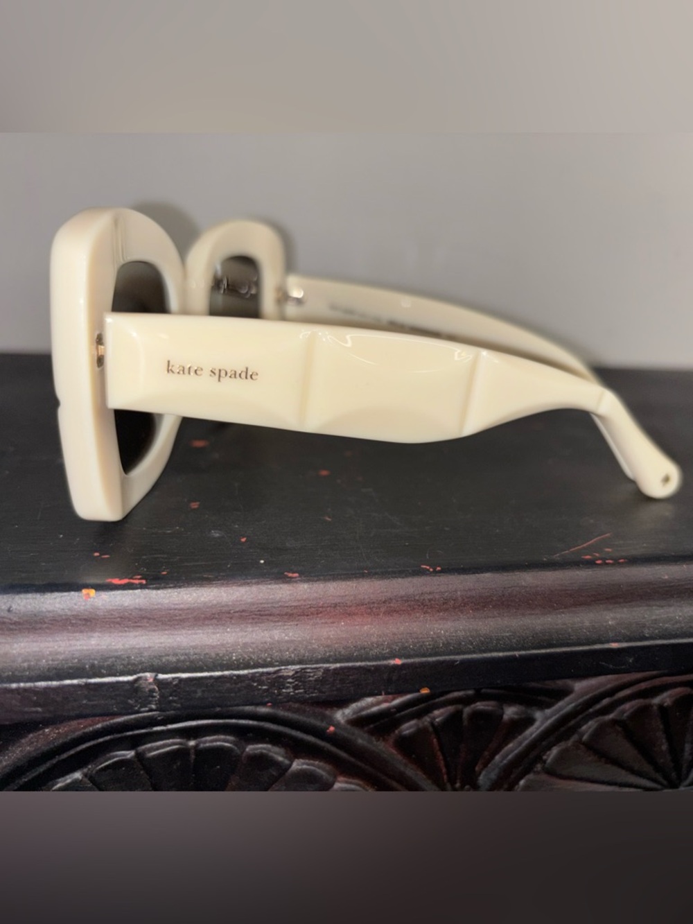 Kate Spade Josey Ivory Sunglasses and Case NIB - Picture 2 of 6